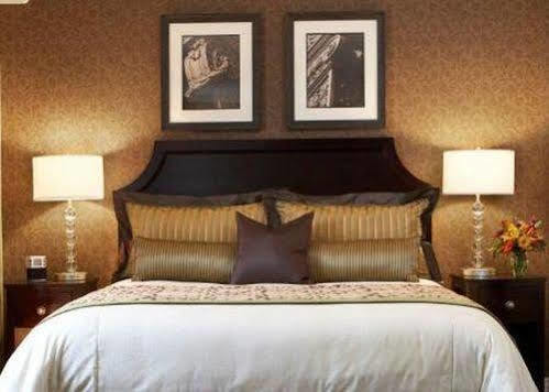 The Clarke Hotel Waukesha Zimmer foto